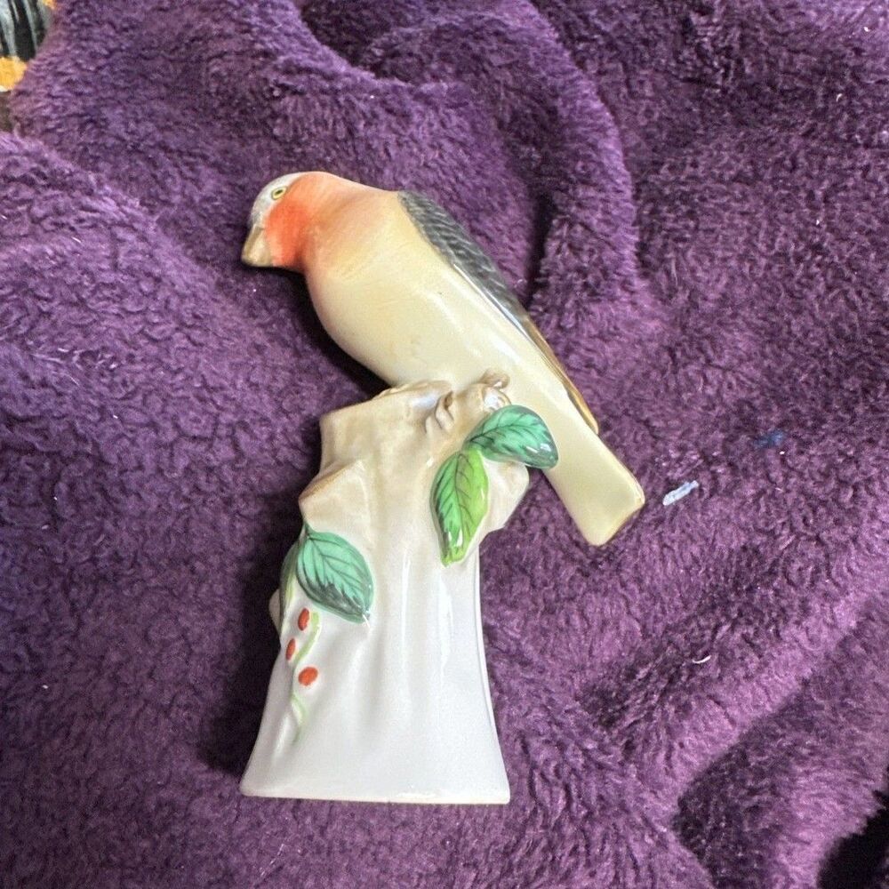 HEREND Hungary Bird on Winter Stump Perch Holly Snow porcelain # 5044 Vintage